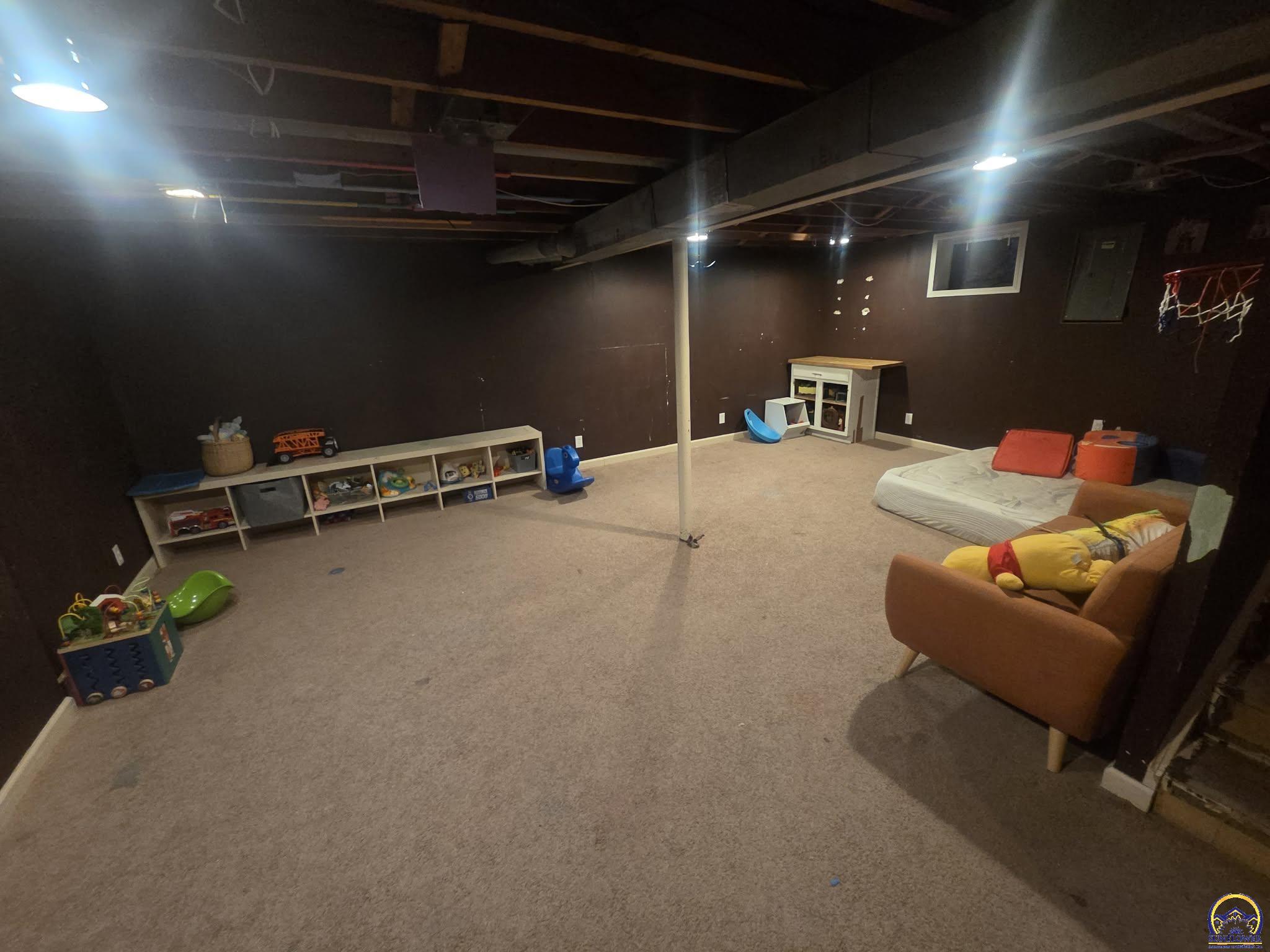 4818 Southwest 28th Street Topeka, KS 66614 - Photo 11 of 15