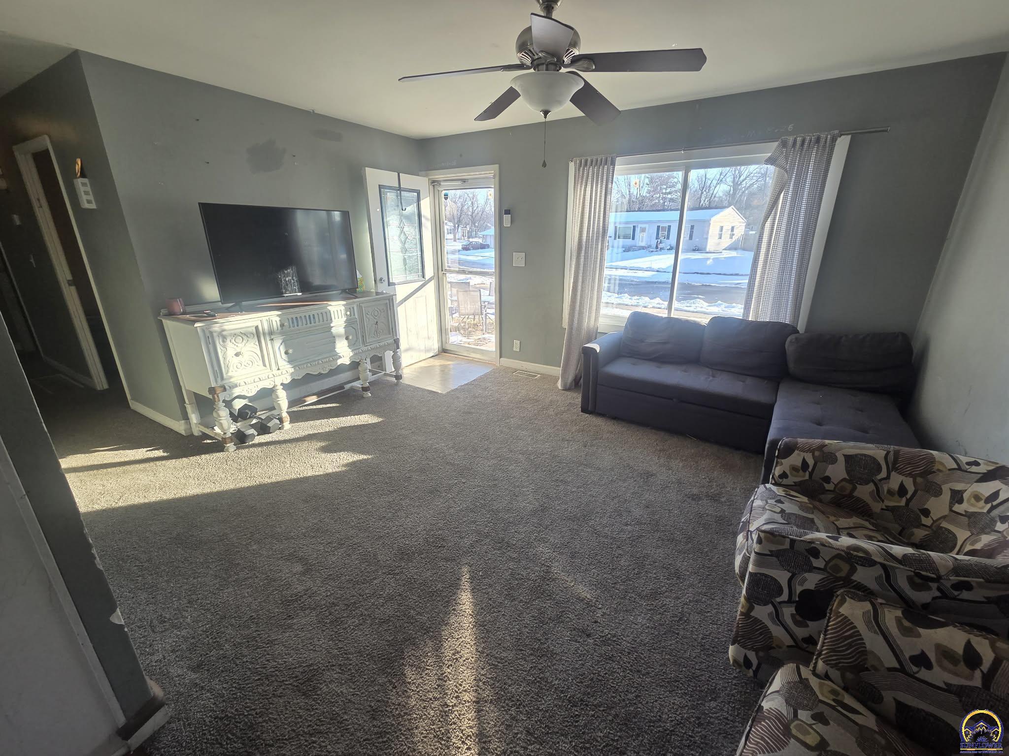 4818 Southwest 28th Street Topeka, KS 66614 - Photo 3 of 15