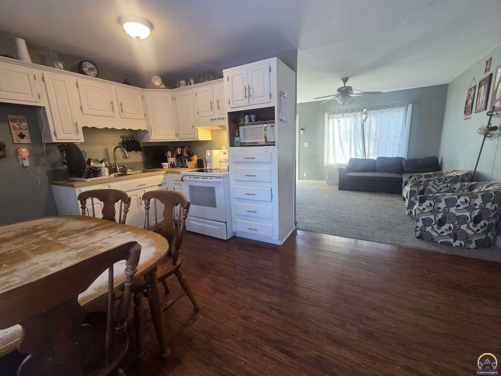 4818 Southwest 28th Street Topeka, KS 66614 - Photo 5 of 15