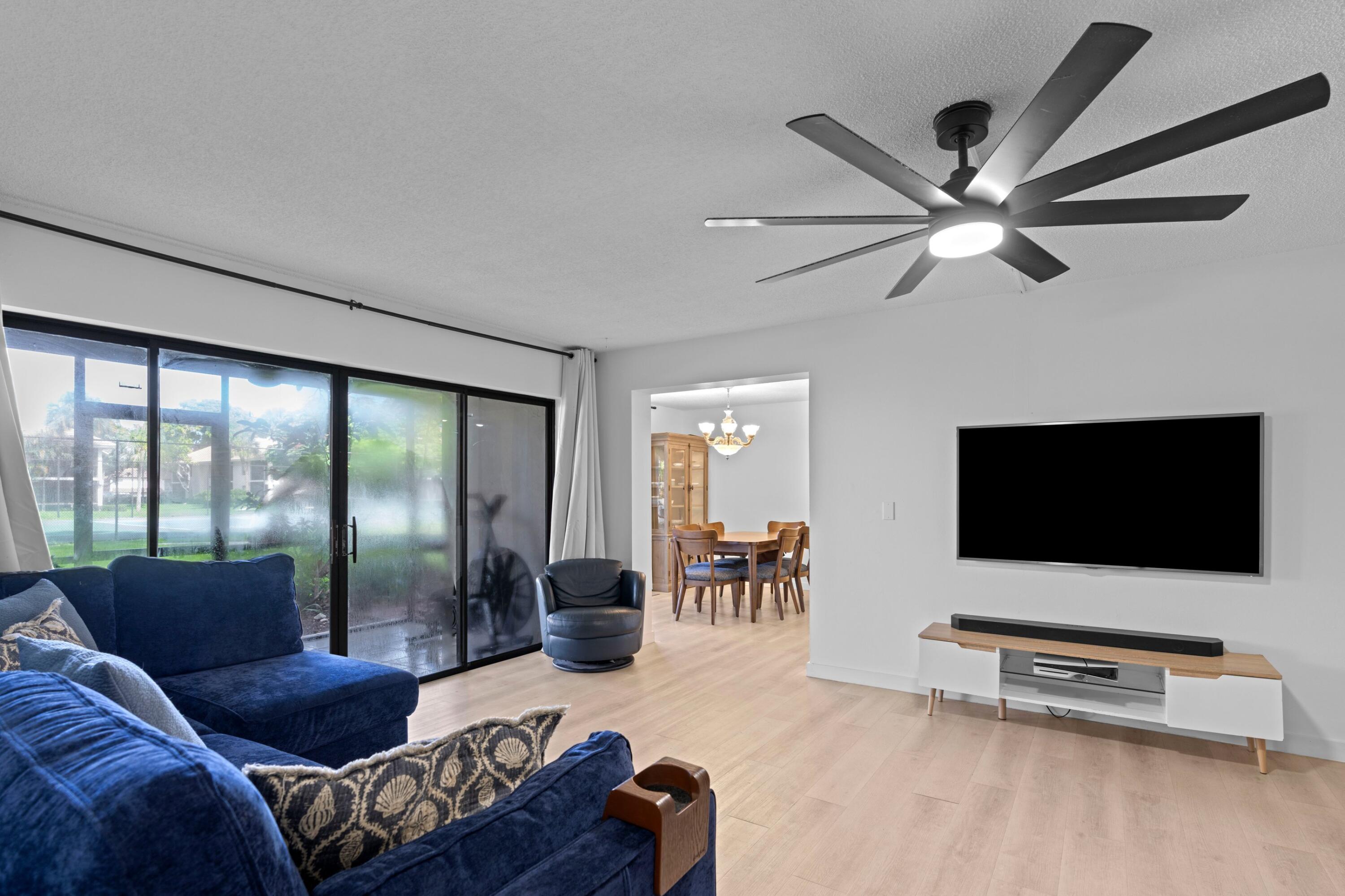 149 Northwest 70th Street, Unit 302B Boca Raton, FL 33487 - Photo 4 of 44 Living Area