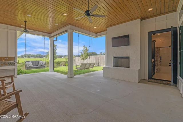 $530,000 | 110 Big Lake Run, Youngsville, LA 70592