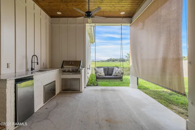 $530,000 | 110 Big Lake Run, Youngsville, LA 70592