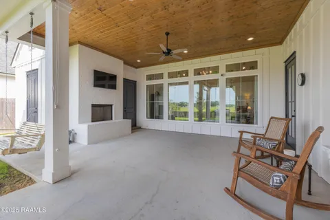 $530,000 | 110 Big Lake Run, Youngsville, LA 70592