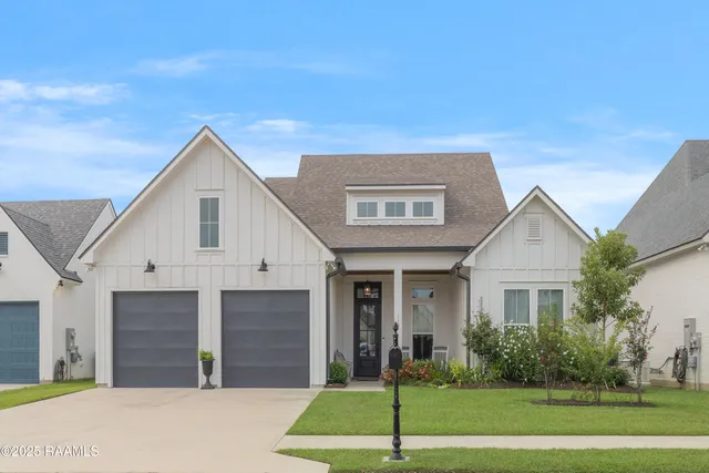 $530,000 | 110 Big Lake Run, Youngsville, LA 70592