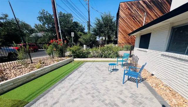 a view of a chair and table in backyard of the house