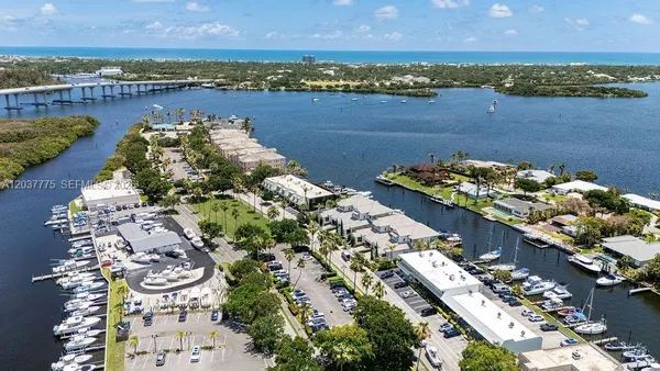 $2,695 | 23 Royal Palm Pointe, Unit B, Vero Beach, FL 32960