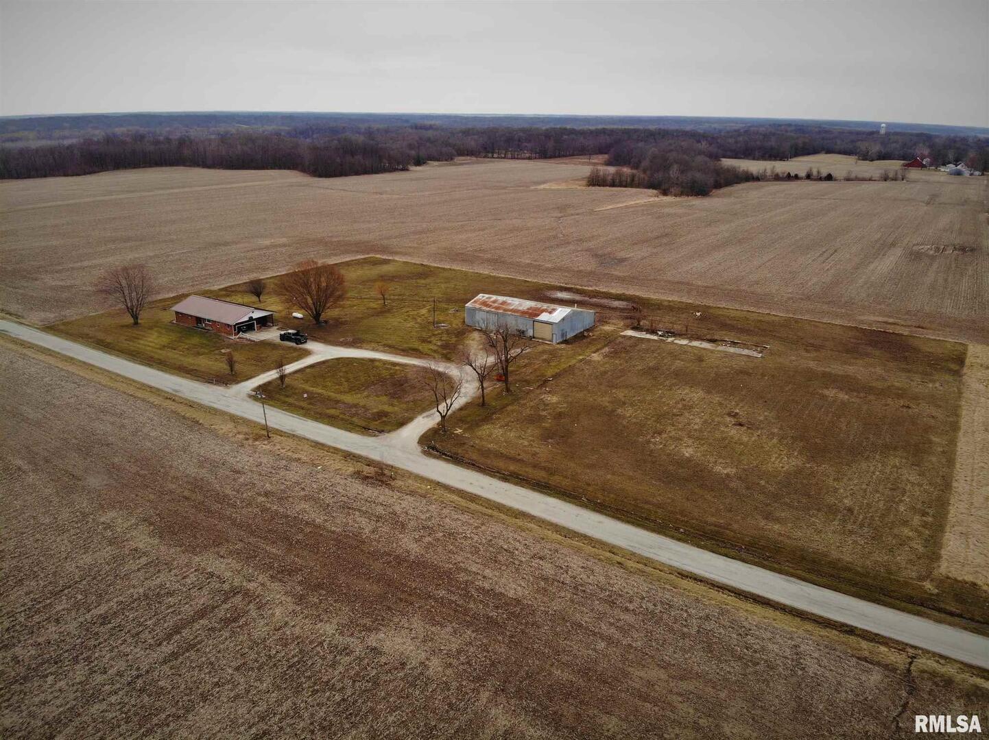 1564 East 300 N Road Cowden, IL 62422 - Photo 14 of 50 a view of a room with an ocean view