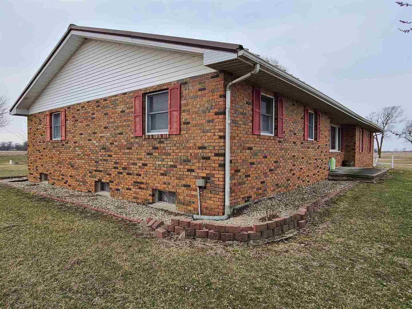 1564 East 300 N Road Cowden, IL 62422 - Photo 17 of 50 a front view of a house with a yard