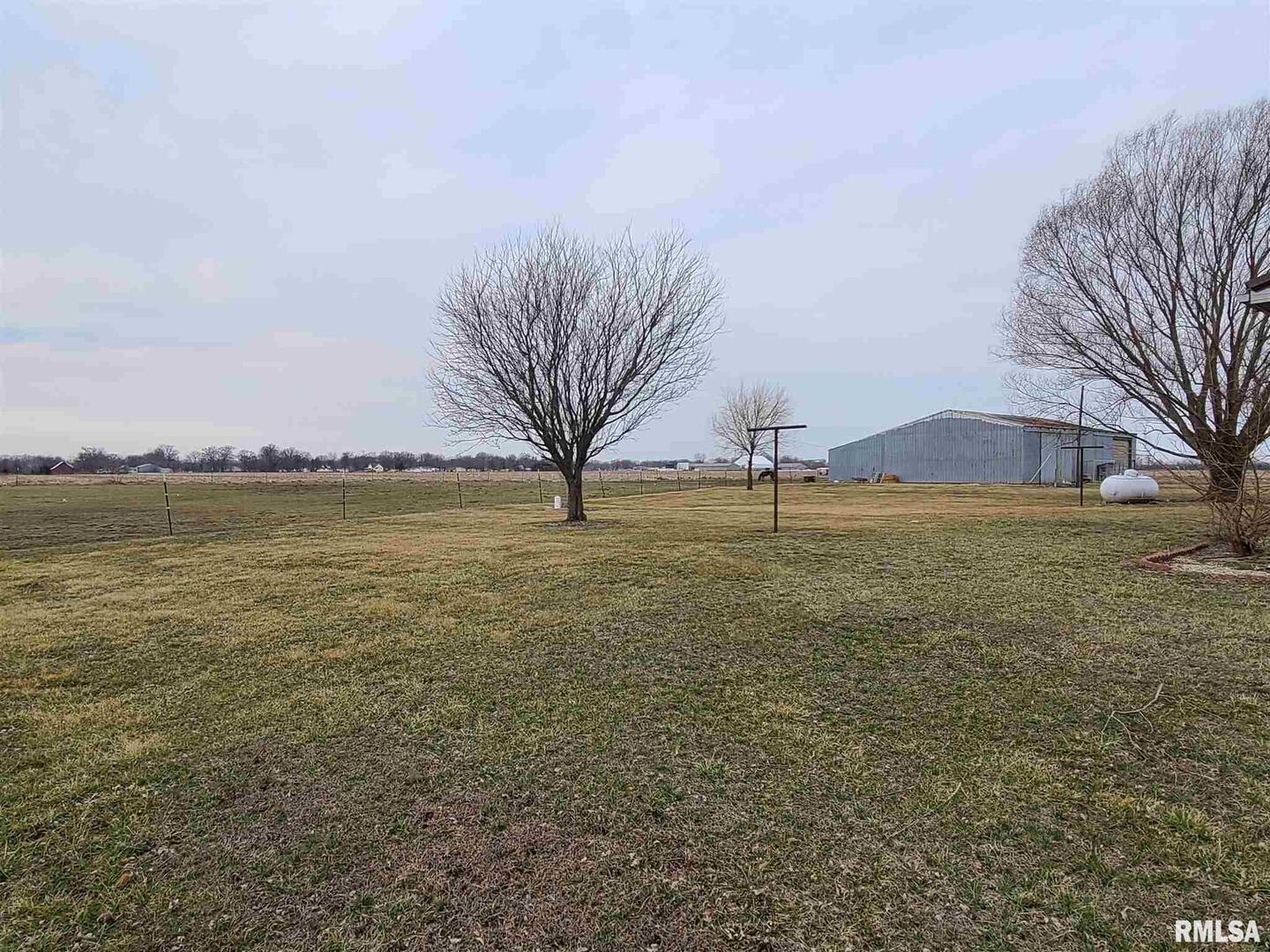 1564 East 300 N Road Cowden, IL 62422 - Photo 25 of 50 a view of a field with an ocean