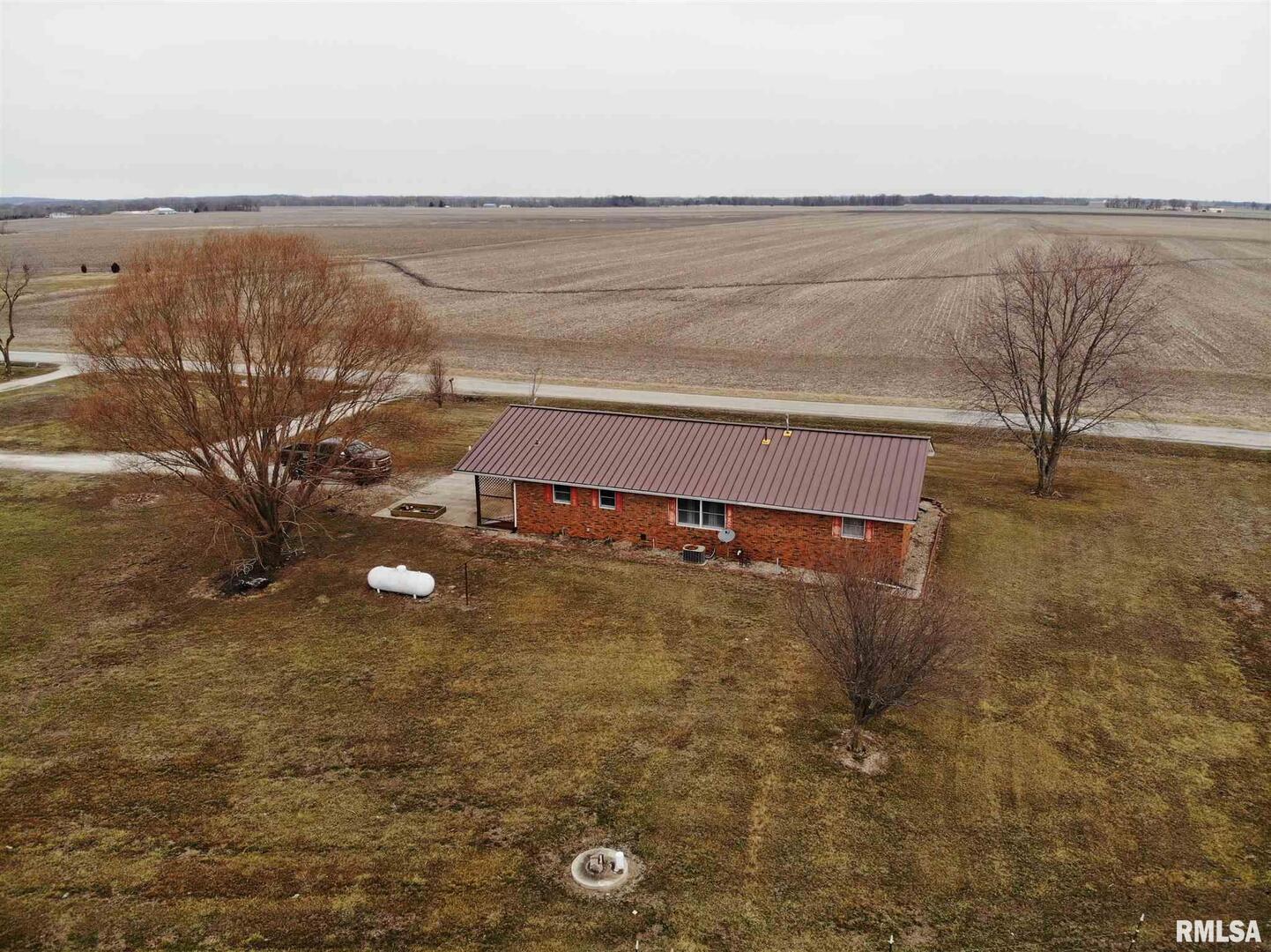 1564 East 300 N Road Cowden, IL 62422 - Photo 3 of 50 a view of an ocean and beach