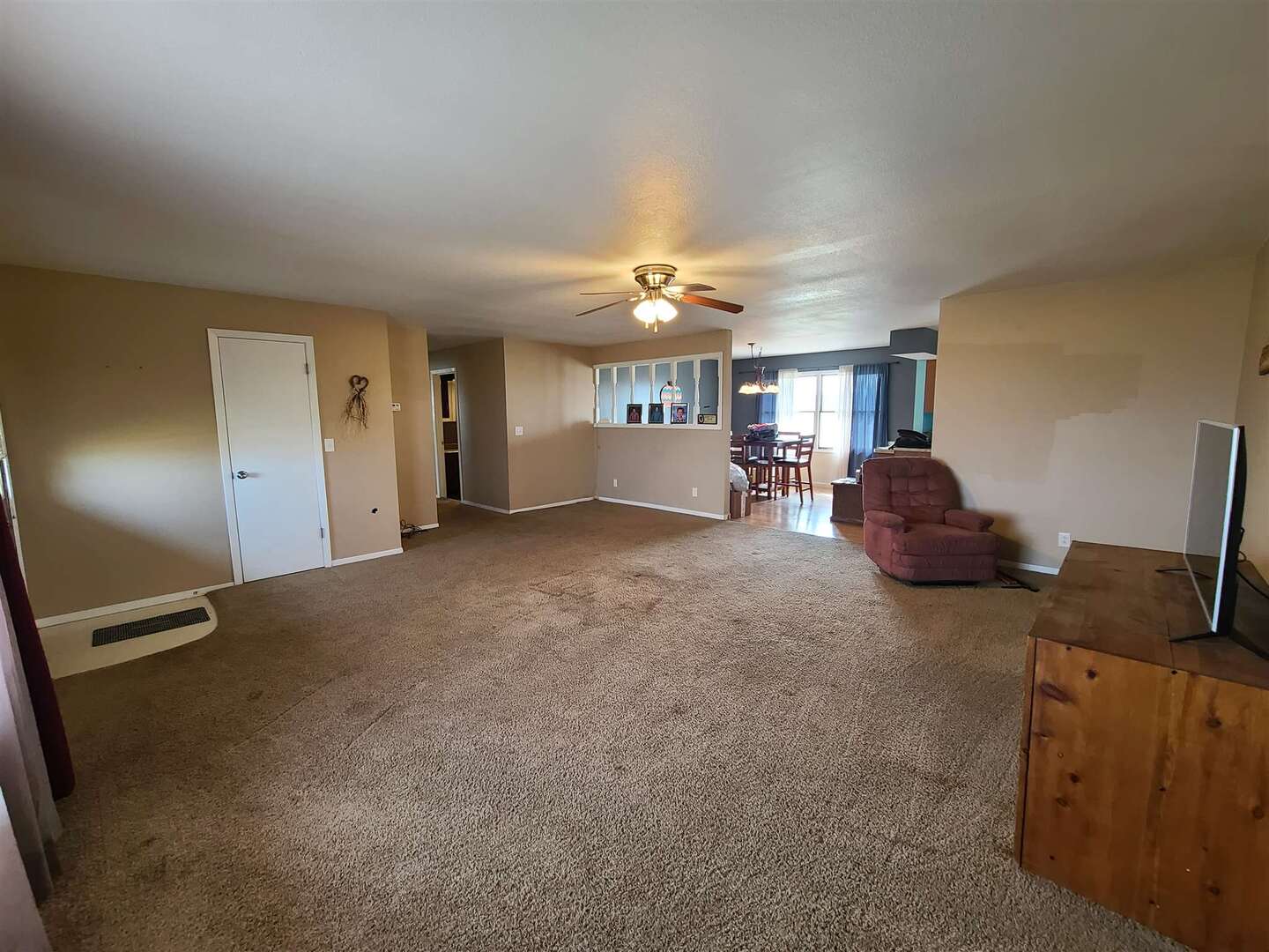 1564 East 300 N Road Cowden, IL 62422 - Photo 31 of 50 a view of a livingroom with furniture and a window