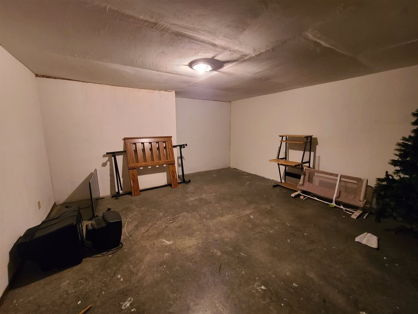 1564 East 300 N Road Cowden, IL 62422 - Photo 46 of 50 a view of a room with gym equipment