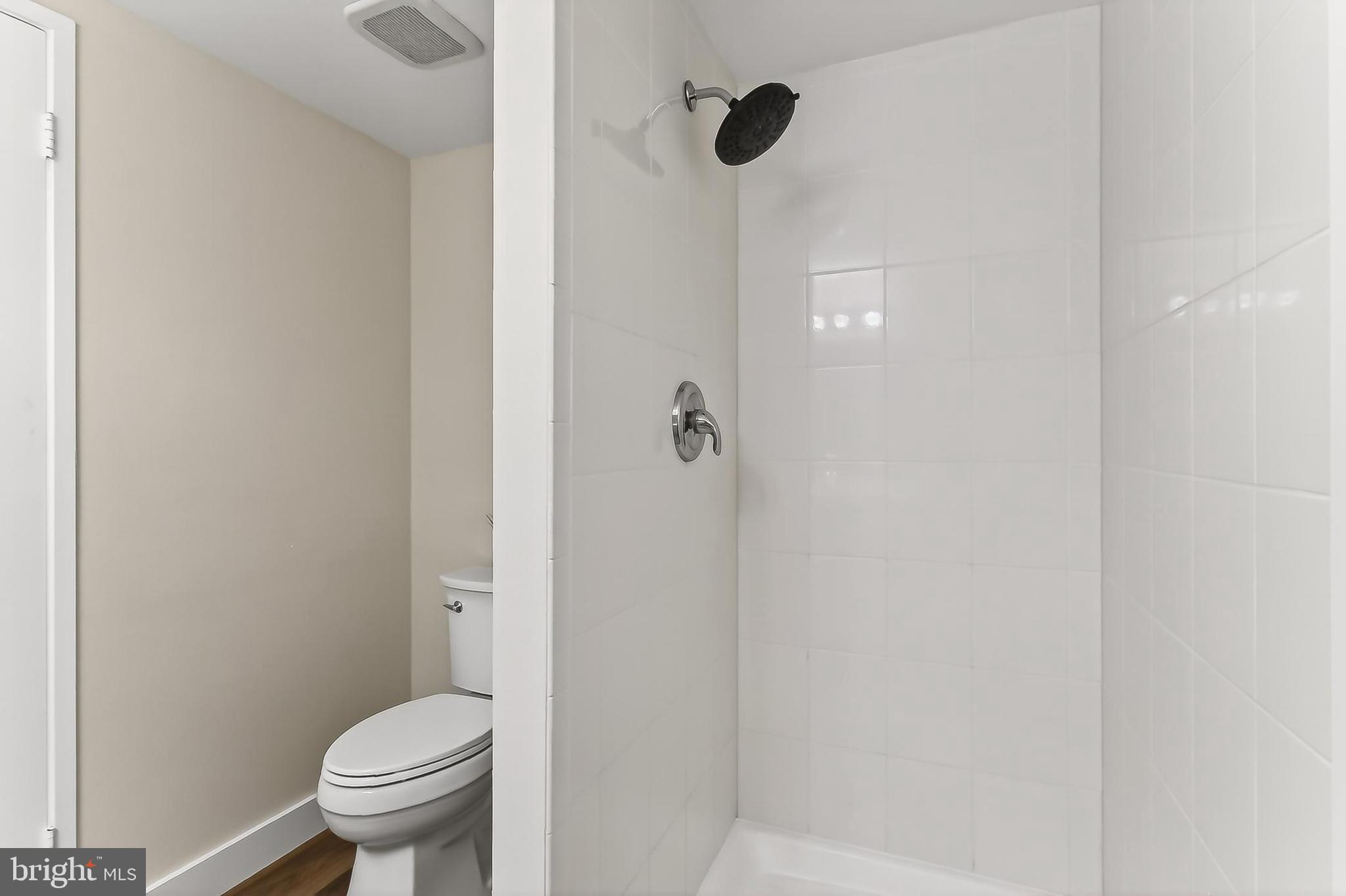 6101 Edsall Road, Unit 312 Alexandria, VA 22304 - Photo 39 of 78 Full Bathroom