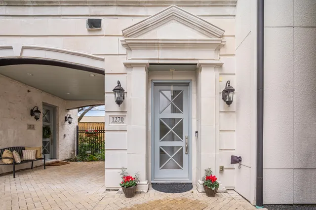 $1,100,000 | 1270 Wood Hollow Drive, Houston, TX 77057