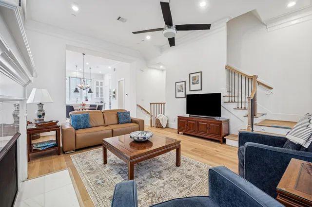 $1,100,000 | 1270 Wood Hollow Drive, Houston, TX 77057