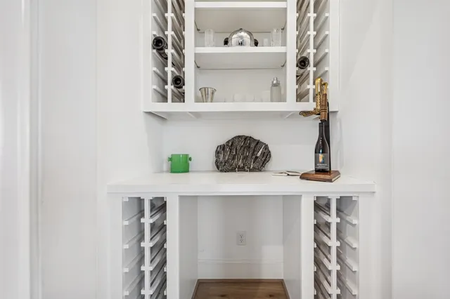 $1,100,000 | 1270 Wood Hollow Drive, Houston, TX 77057