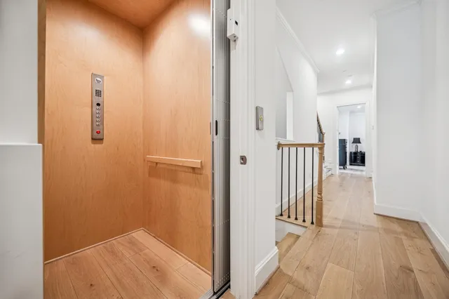 $1,100,000 | 1270 Wood Hollow Drive, Houston, TX 77057