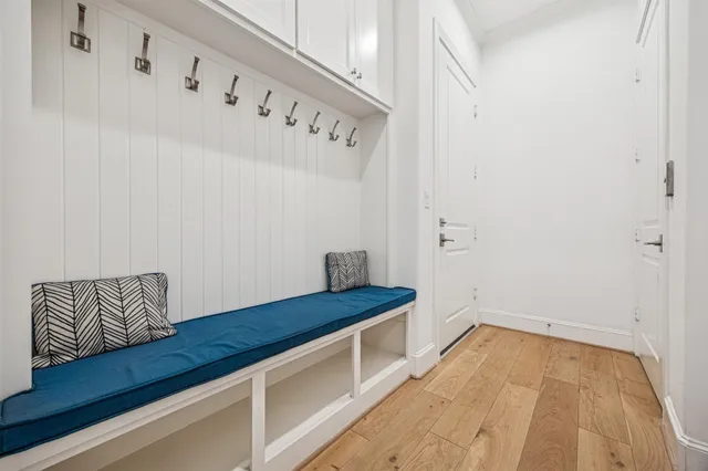 $1,100,000 | 1270 Wood Hollow Drive, Houston, TX 77057