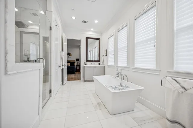 $1,100,000 | 1270 Wood Hollow Drive, Houston, TX 77057