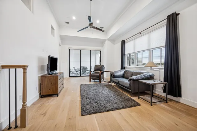 $1,100,000 | 1270 Wood Hollow Drive, Houston, TX 77057