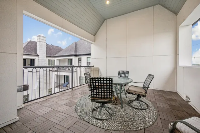 $1,100,000 | 1270 Wood Hollow Drive, Houston, TX 77057