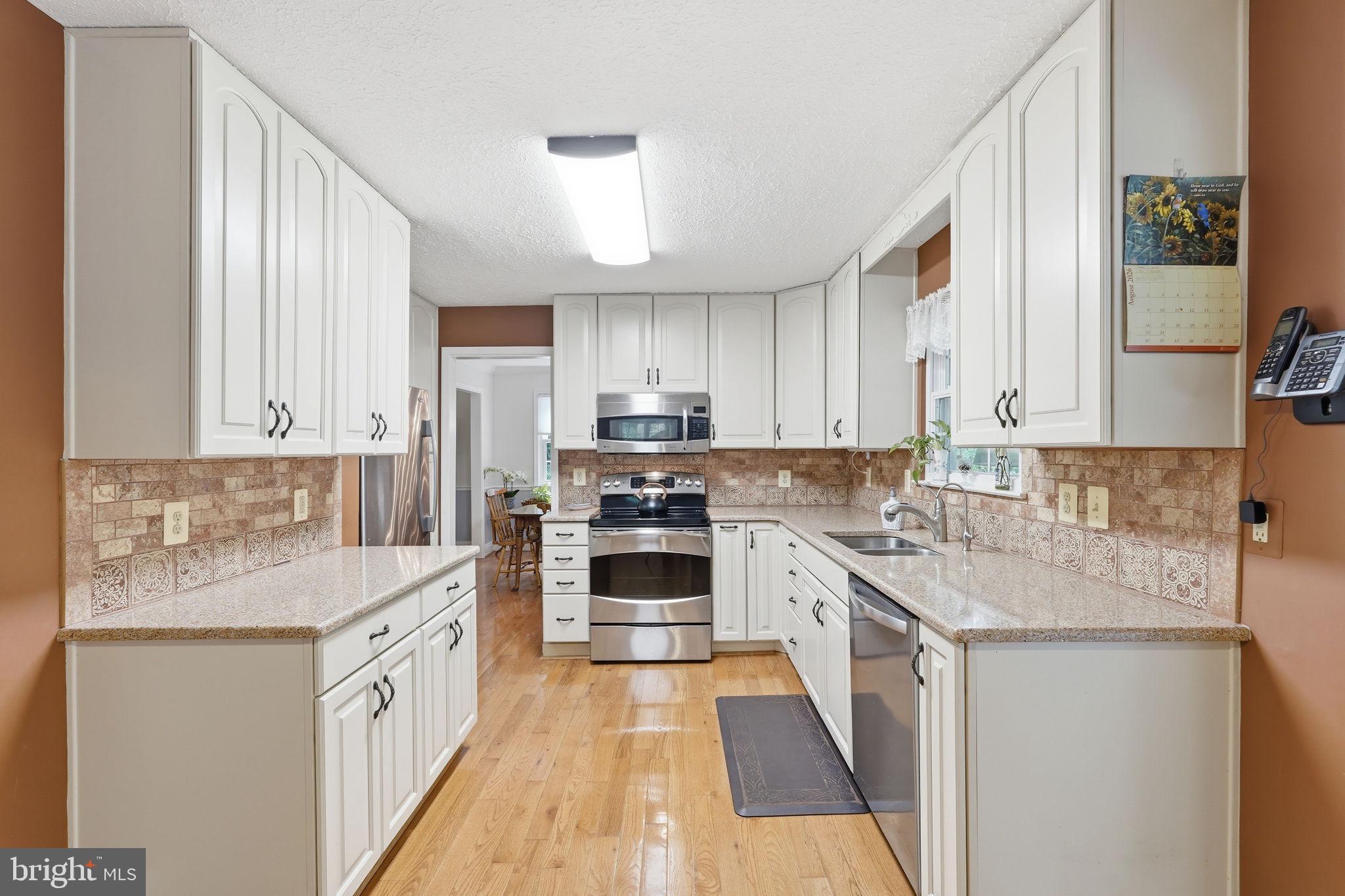 1842 Post Oak Trail Reston, VA 20191 - Photo 12 of 53 Kitchen with Quartz