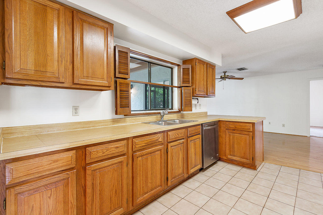4056 Bay Laurel Way Boca Raton, FL 33487 - Photo 8 of 21 010-4056BayLaurelWay-BocaRaton-FL-small