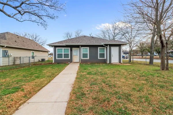 $1,500 | 731 West Morton Street, Denison, TX 75020