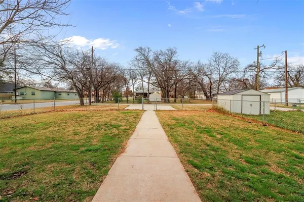 $1,500 | 731 West Morton Street, Denison, TX 75020