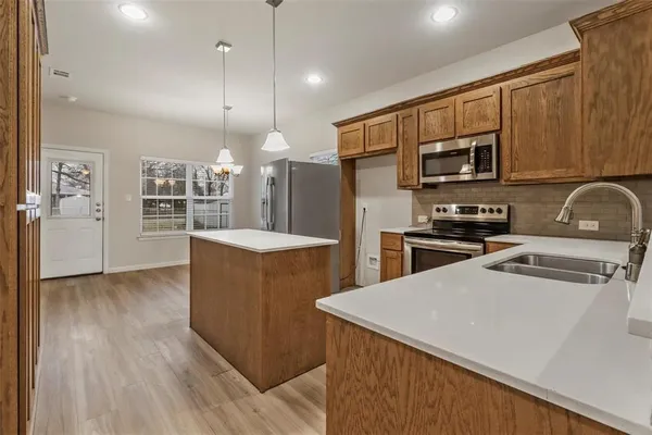 $1,500 | 731 West Morton Street, Denison, TX 75020