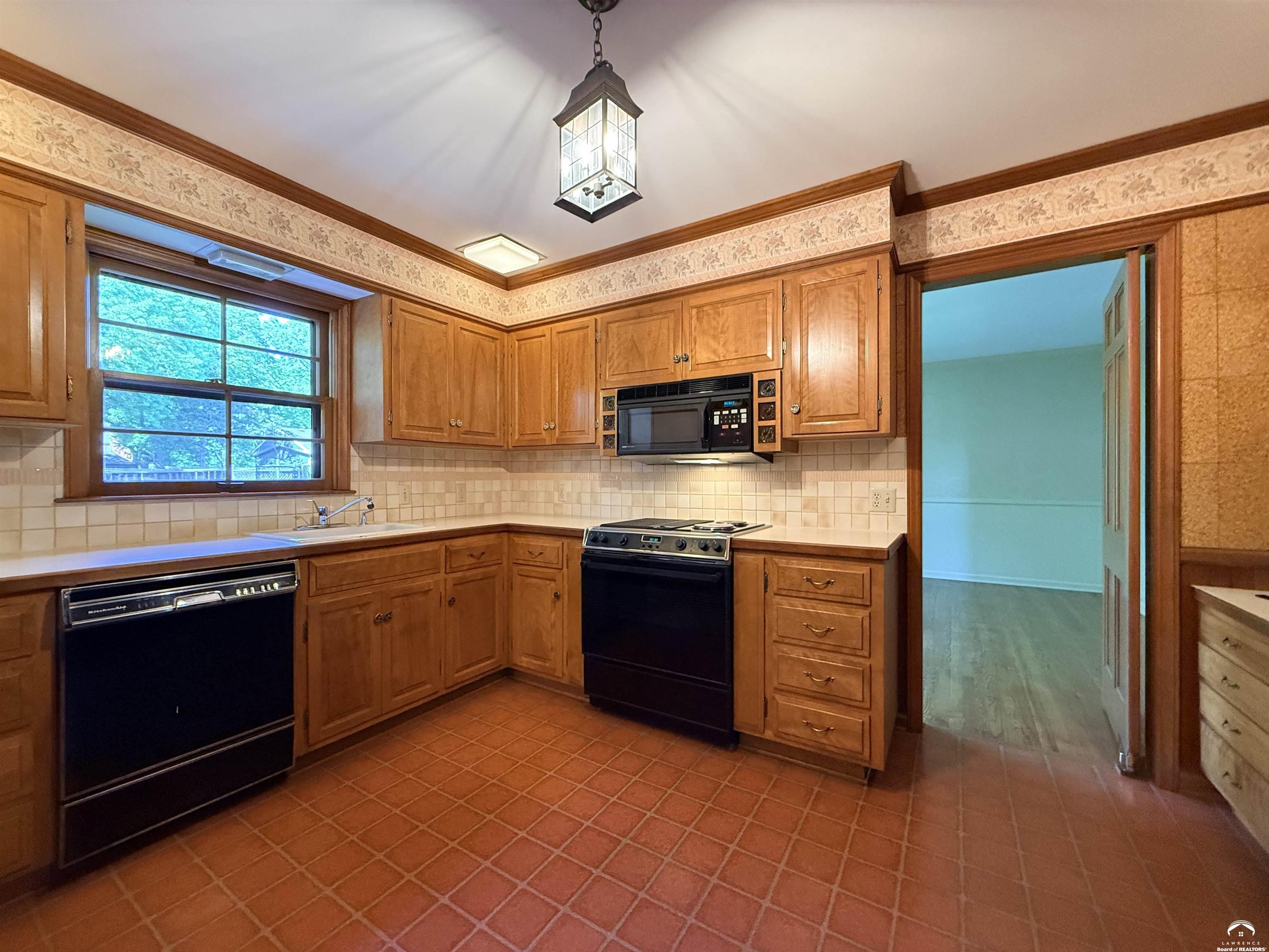 2806 Schwarz Road Lawrence, KS 66049 - Photo 18 of 72