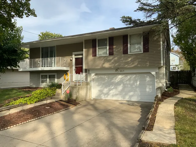 $439,900 | 665 Thornwood Drive, Buffalo Grove, IL 60089