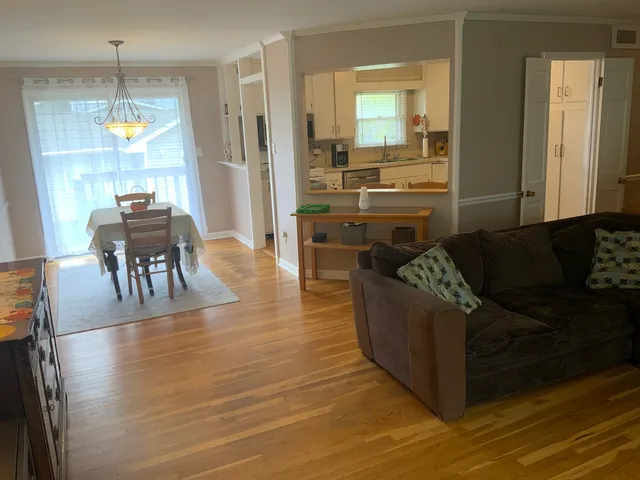 $439,900 | 665 Thornwood Drive, Buffalo Grove, IL 60089