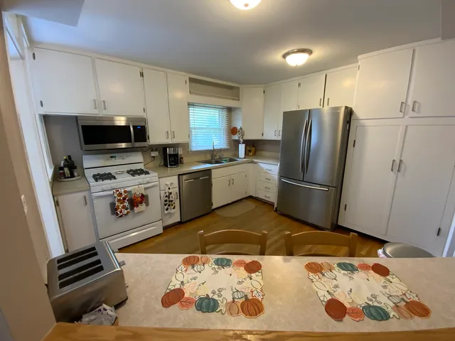 $439,900 | 665 Thornwood Drive, Buffalo Grove, IL 60089