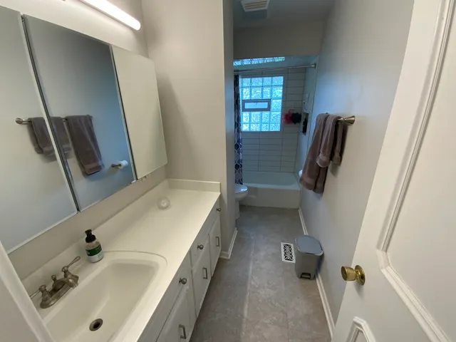 $439,900 | 665 Thornwood Drive, Buffalo Grove, IL 60089