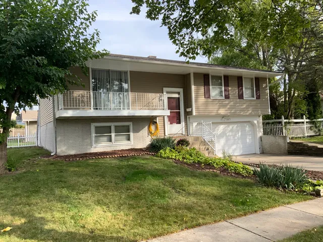 $439,900 | 665 Thornwood Drive, Buffalo Grove, IL 60089