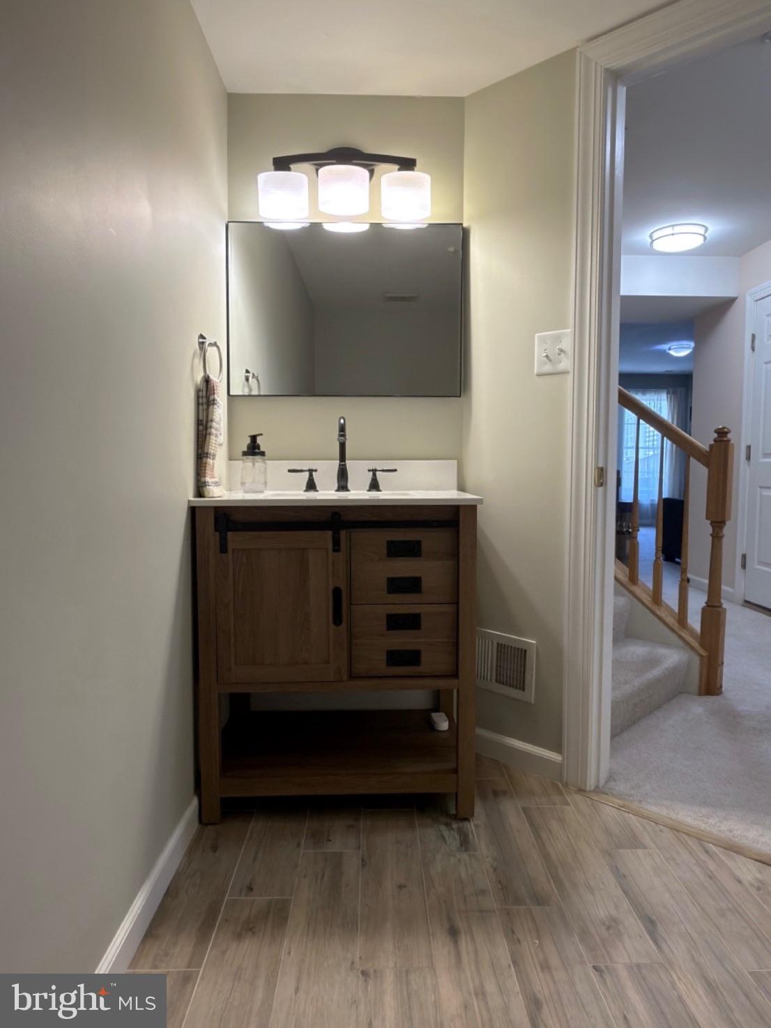 617 Highland Ridge Avenue Gaithersburg, MD 20878 - Photo 23 of 33 1st level bath