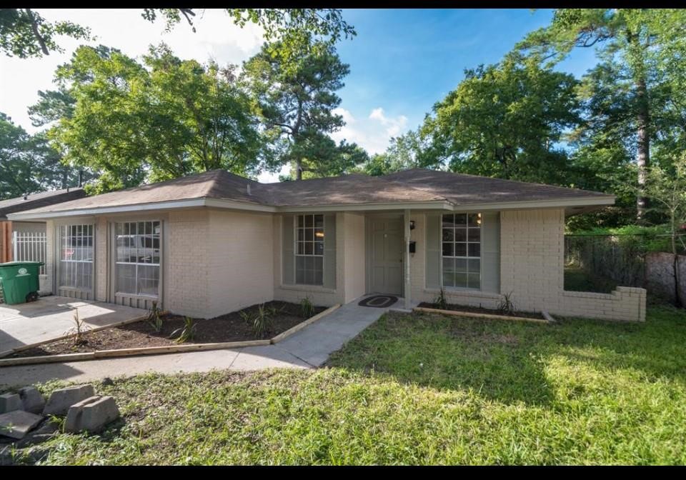 7621 Gleason Road Houston, TX 77016 - Photo 1 of 17