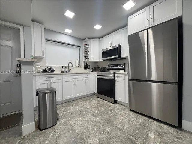 $2,400 | 10865 Southwest 112th Avenue, Unit 209, Miami, FL 33176