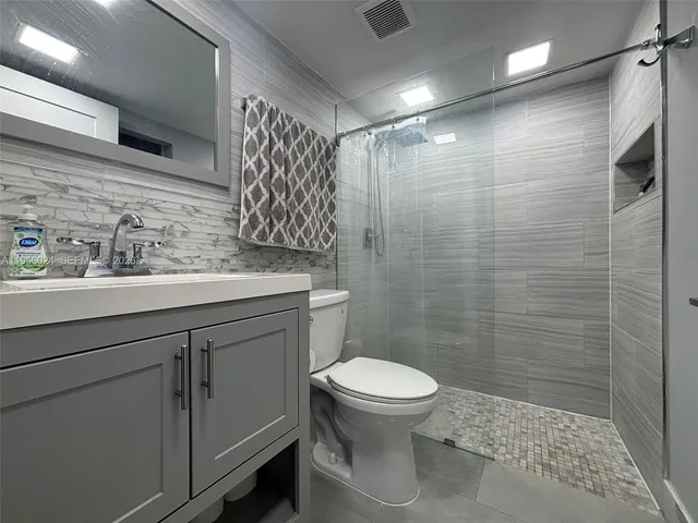 $2,400 | 10865 Southwest 112th Avenue, Unit 209, Miami, FL 33176