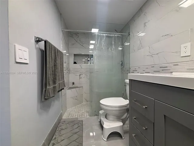 $2,400 | 10865 Southwest 112th Avenue, Unit 209, Miami, FL 33176