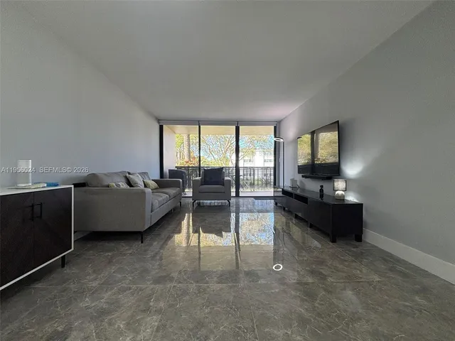 $2,400 | 10865 Southwest 112th Avenue, Unit 209, Miami, FL 33176