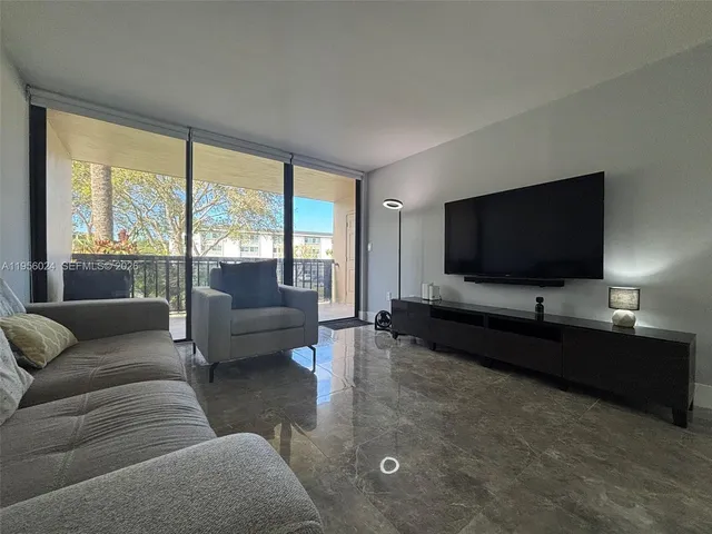 $2,400 | 10865 Southwest 112th Avenue, Unit 209, Miami, FL 33176
