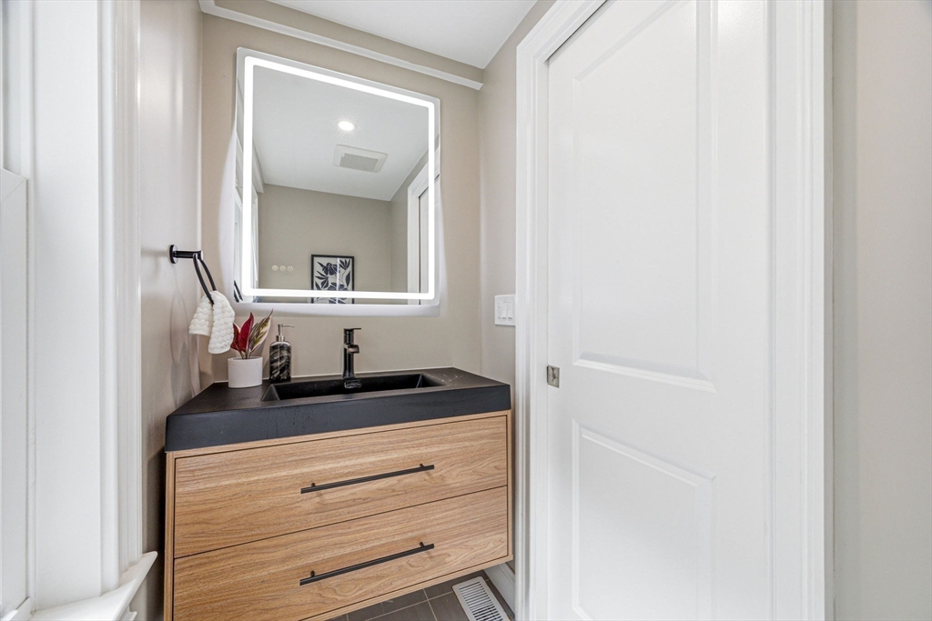 63 Russell Road Wellesley, MA 02482 - Photo 17 of 42