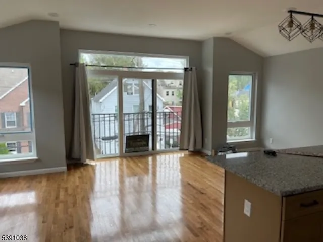 $3,300 | 595 597s18th, Newark, NJ 07103