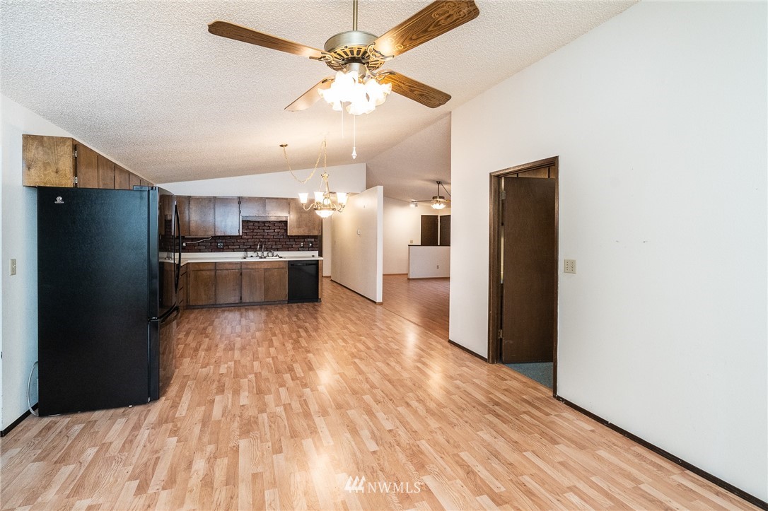 191 Tingle Road Winlock, WA 98596 - Photo 11 of 39 a kitchen with stainless steel appliances a refrigerator and a stove