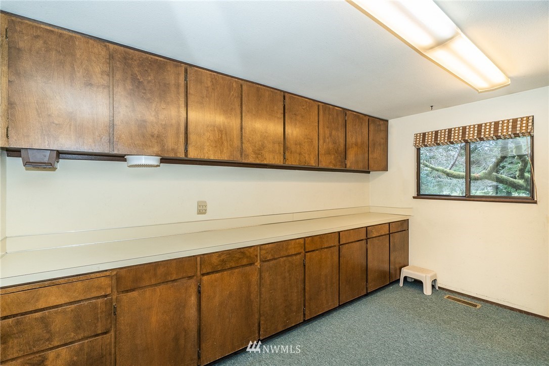 191 Tingle Road Winlock, WA 98596 - Photo 22 of 39 a kitchen with a sink and cabinets