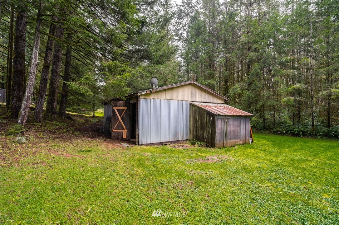 191 Tingle Road Winlock, WA 98596 - Photo 30 of 39 a view of backyard with large trees and wooden fence