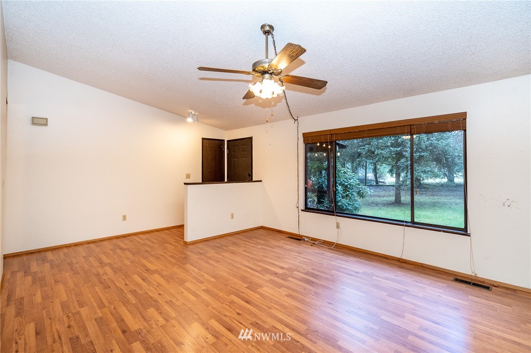 191 Tingle Road Winlock, WA 98596 - Photo 8 of 39 a view of empty room with wooden floor and fan