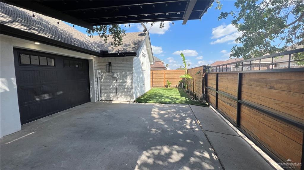 433 Redbud Avenue McAllen, TX 78504 - Photo 11 of 11 a view of a porch
